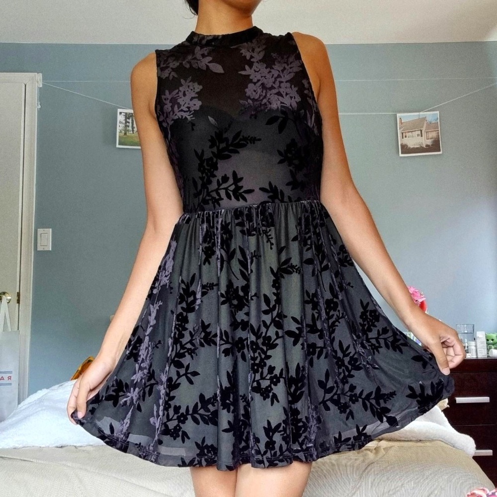 Forever 21 Women's Black Dress